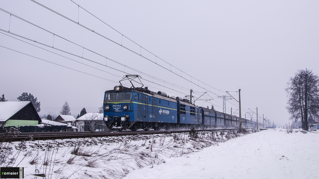 ET42-40 der PKP Cargo mit einem Kohlezug am 04.02.2015 in Tychy(Tichau).