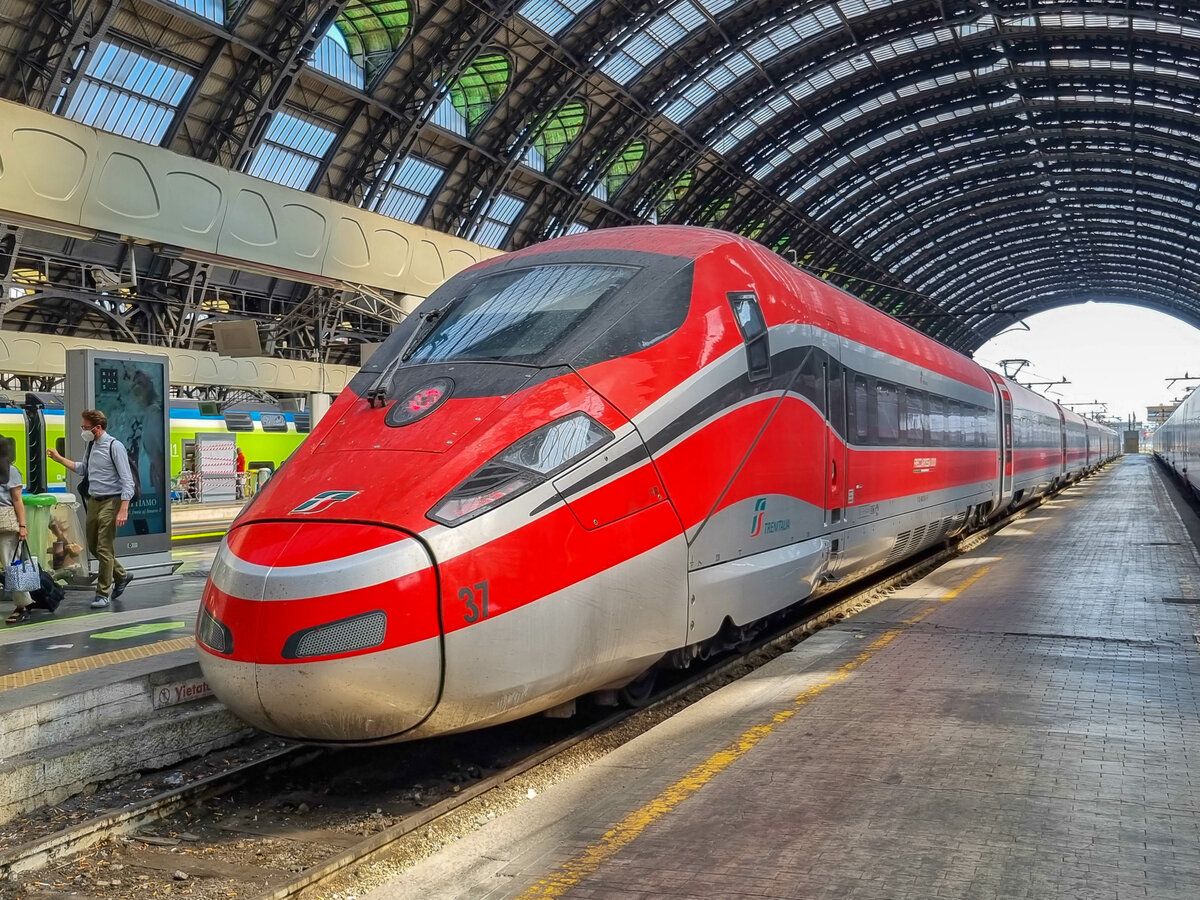 ETR 1000 37  Frecciarossa 1000  in Milano Centrale, 26.07.2022.