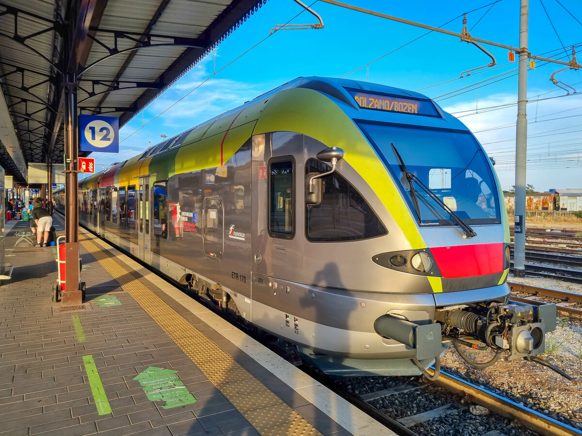 ETR 170 201 als Regionalzug nach Bolzano/Bozen in Verona Porta Nuova, 26.07.2022.