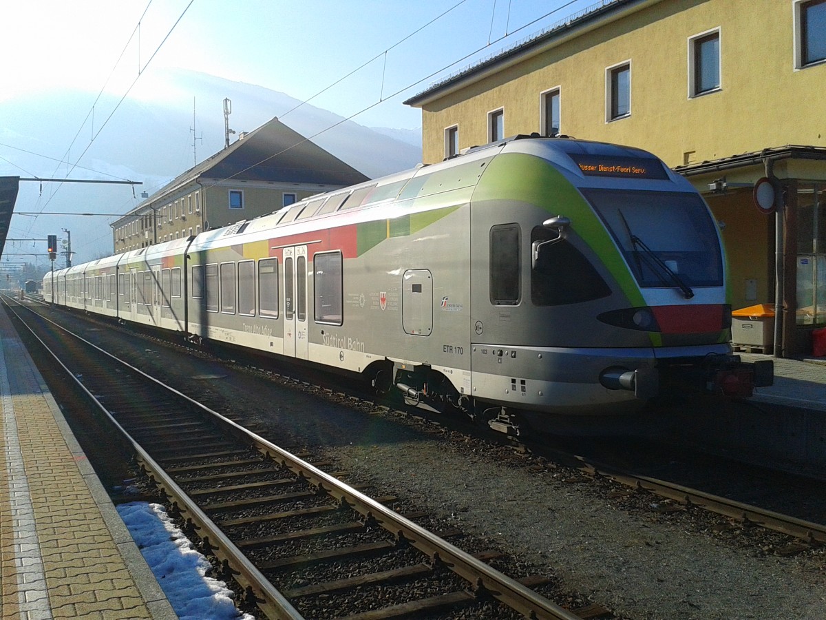 ETR 170 als REX 1884 nach Fortezza/Franzensfeste am 18.2.2015 im Bahnhof Lienz.