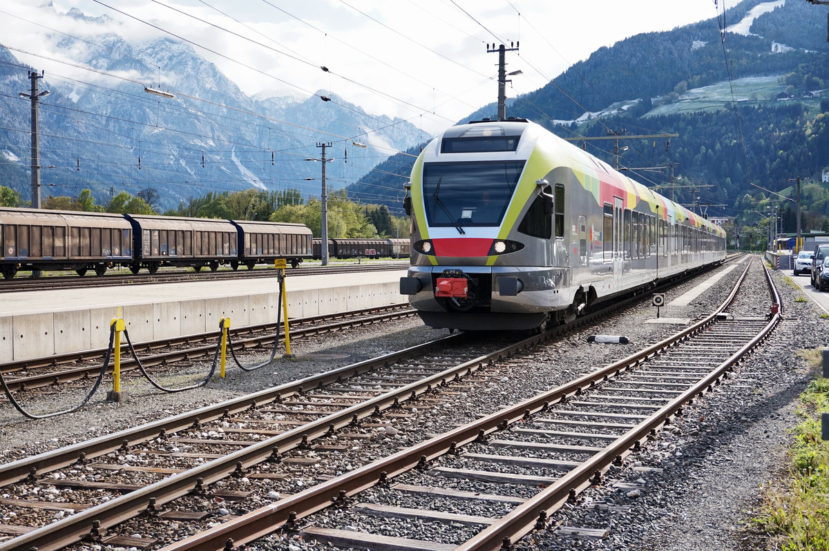 ETR 170 XXX als REX 1885 (Fortezza/Franzensfeste - Lienz), am 28.4.2016 bei der Einfahrt in Lienz.