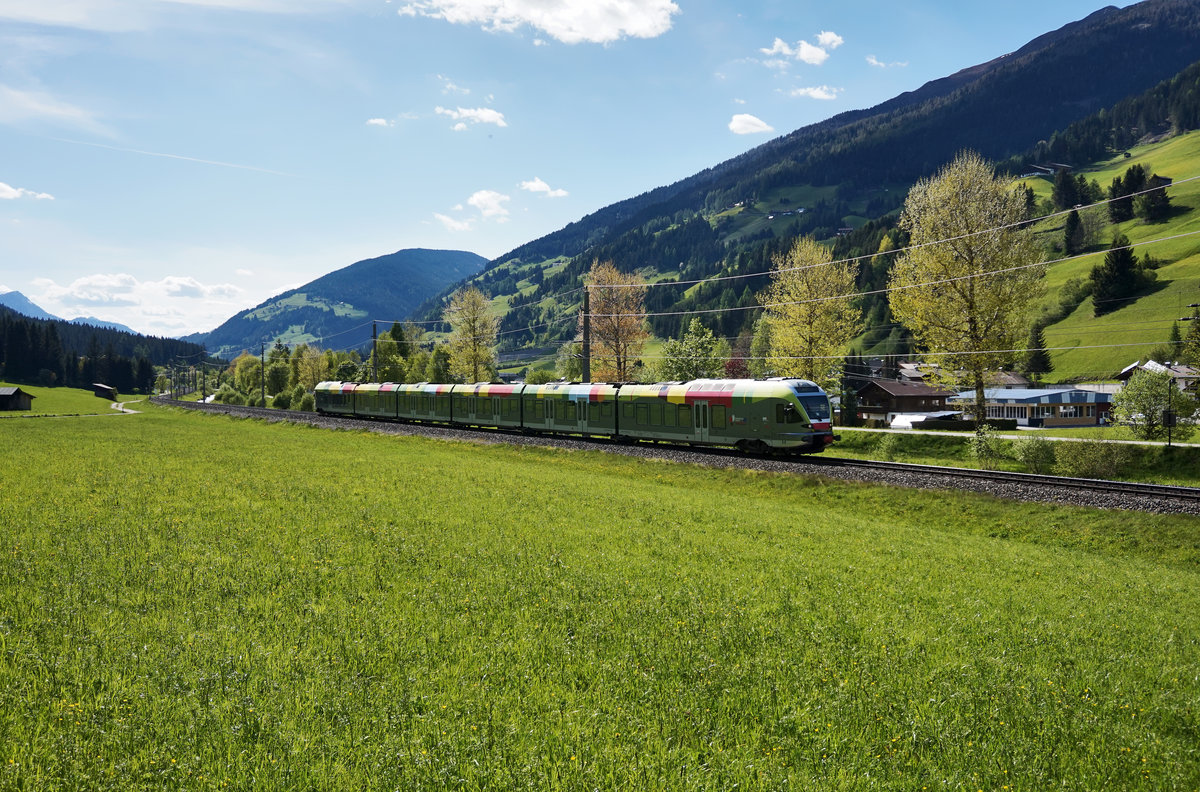 ETR 170 XXX als REX 1885 (Fortezza/Franzensfeste - Lienz), am 21.5.2016 bei Sillian.