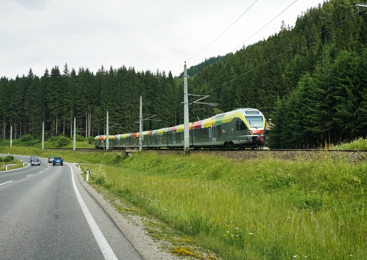 ETR 170 XXX als REX 1886 (Lienz - Fortezza/Franzensfeste), am 8.7.2016 unterwegs zwischen Weitlanbrunn und Versciaco-Elmo/Vierschach-Helm.
