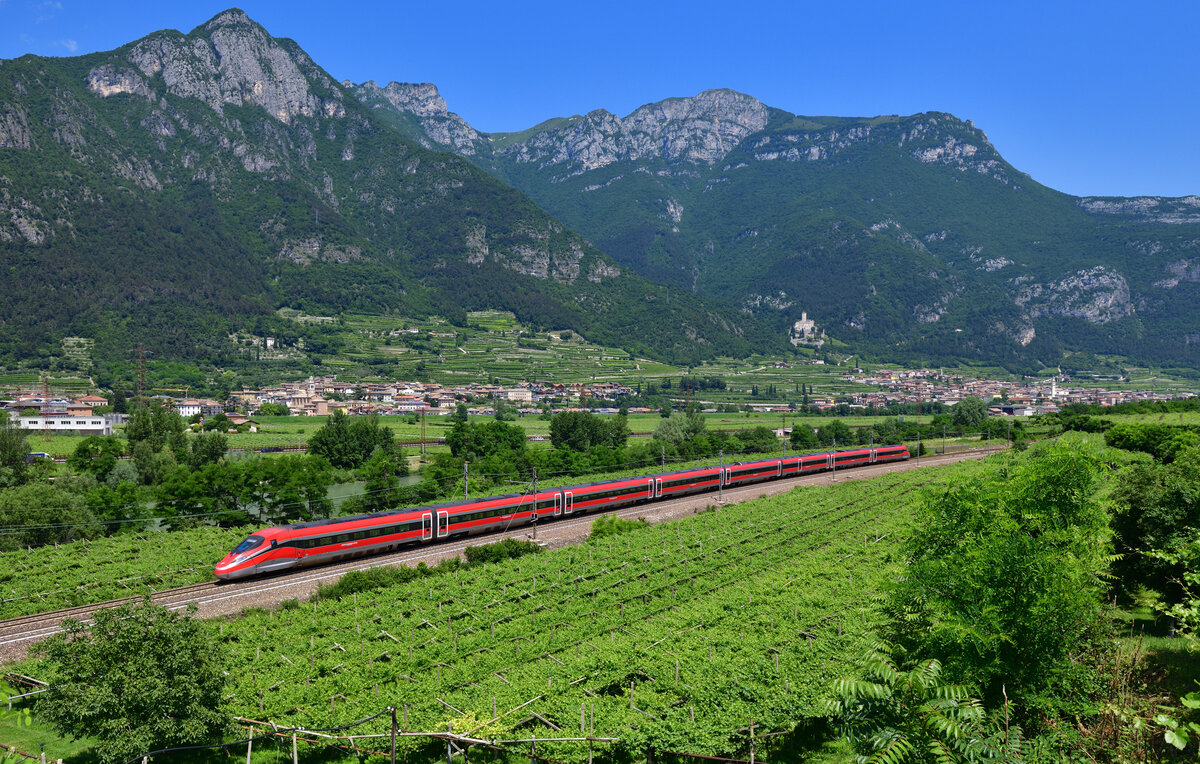 ETR 400 017 am 17.06.2023 bei Avio.