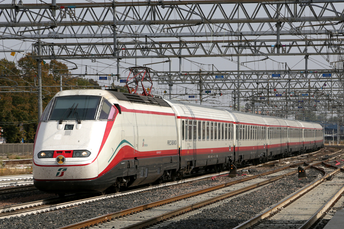 ETR 414 105 ff  frecciabianca  erreicht am 01.10.2016 Padua