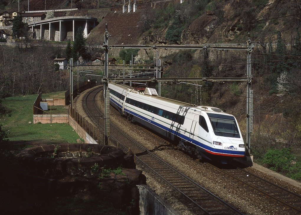 ETR 470 001 auf der Gotthard- Südrampe bei Biaschina, 06.04.2004.