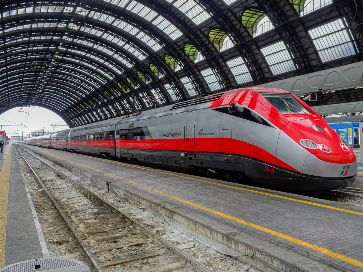 ETR 500 50-B nach Venezia S. Lucia im Bahnhof Milano Centrale, 18.03.2018.