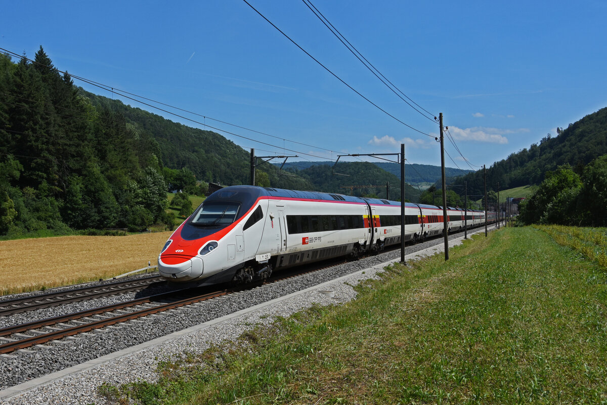 ETR 503 013-9 fährt Richtung Bahnhof Gelterkinden. Die Aufnahme stammt vom 16.06.2022.