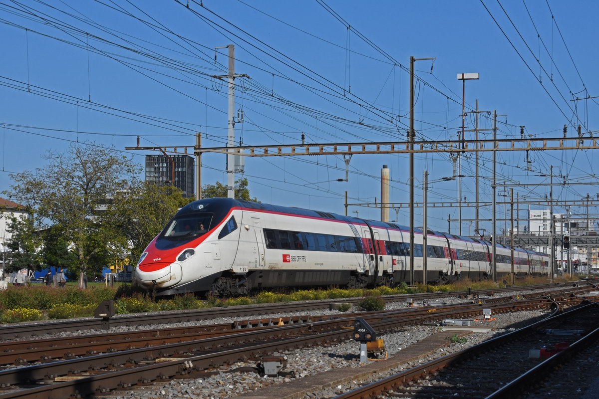 ETR 503 017-8 durchfährt den Bahnhof Pratteln. Die Aufnahme stammt vom 30.09.2020.