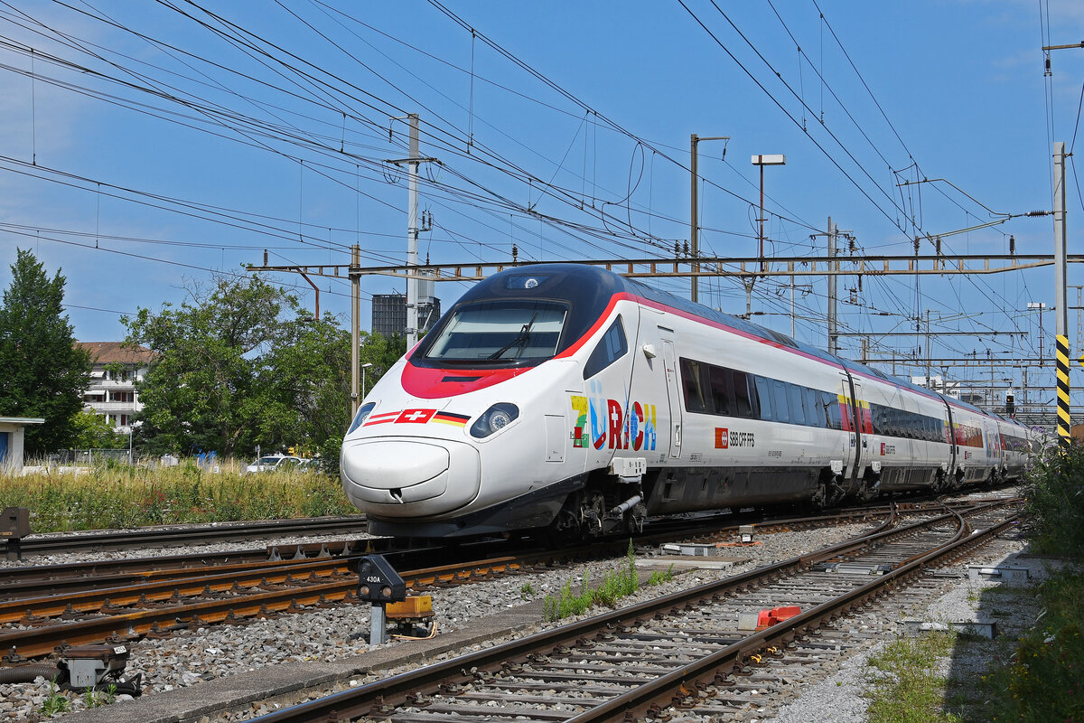ETR 503 018-2 durchfährt am 17.07.2023 den Bahnhof Pratteln.