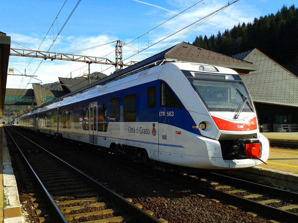 ETR 563 008-3 als R 6027 (Tarvisio Boscoverde - Udine) am 25.10.2015 in Tarvisio Boscoverde.