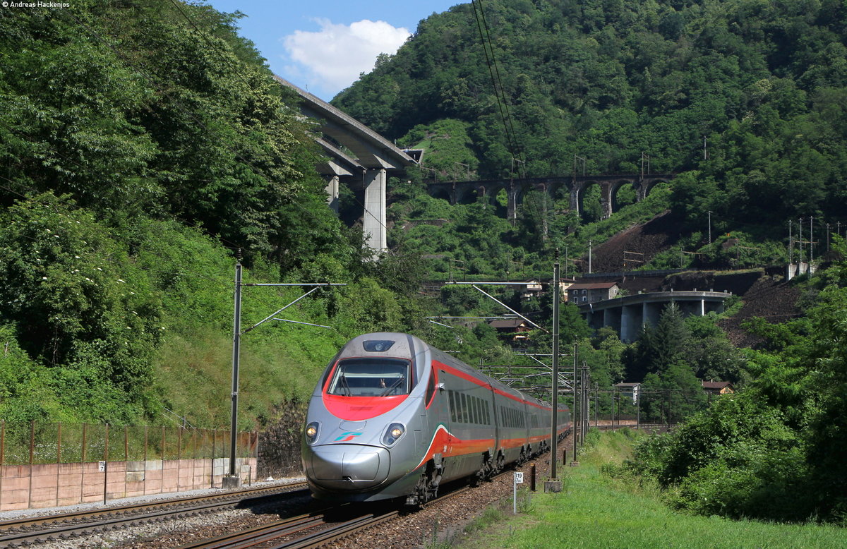 ETR 610 *** als EC 153 (Luzern-Milano Centrale) bei Biaschina 24.6.16
