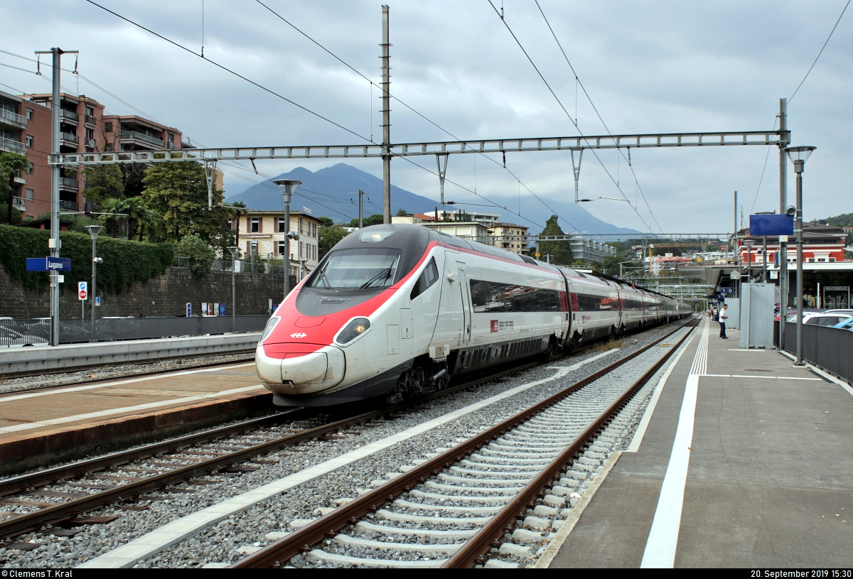 ETR 610 705-1 und ETR 610 ??? SBB als EC 319 von Zürich HB (CH) nach Milano Centrale (I) stehen im Bahnhof Lugano (CH) auf Gleis 2.
[20.9.2019 | 15:30 Uhr]