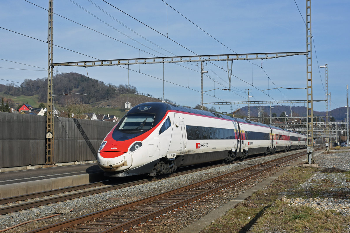 ETR 610 durchfährt den Bahnhof Gelterkinden. Die Aufnahme stammt vom 23.02.2019.