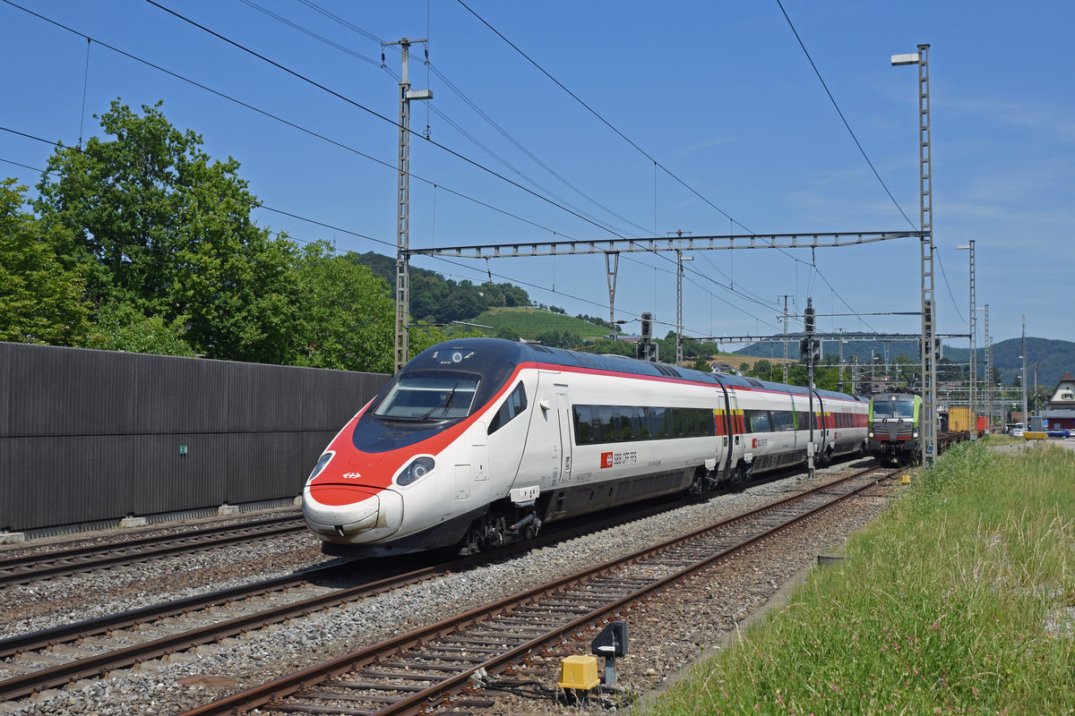 ETR 610 durchfährt den Bahnhof Gelterkinden. Die Aufnahme stammt vom 17.07.2019.