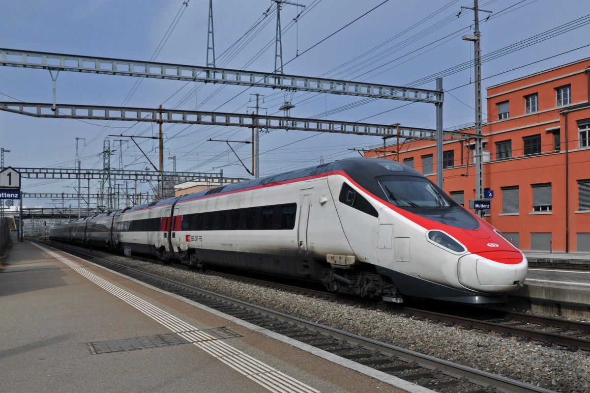 ETR 610 durchfährt den Bahnhof Muttenz. Die Aufnahme stammt vom 14.02.2014.