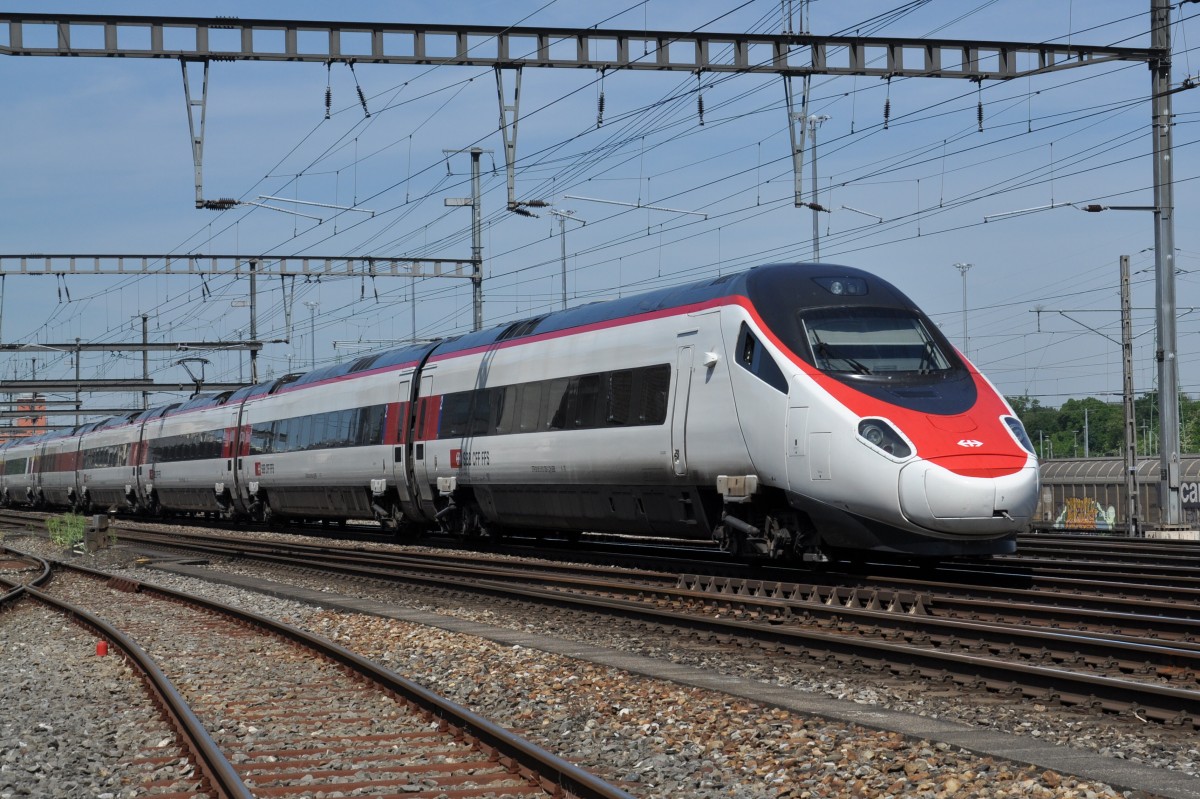 ETR 610 durchfährt den Bahnhof Muttenz. Die Aufnahme stammt vom 05.05.2014.
