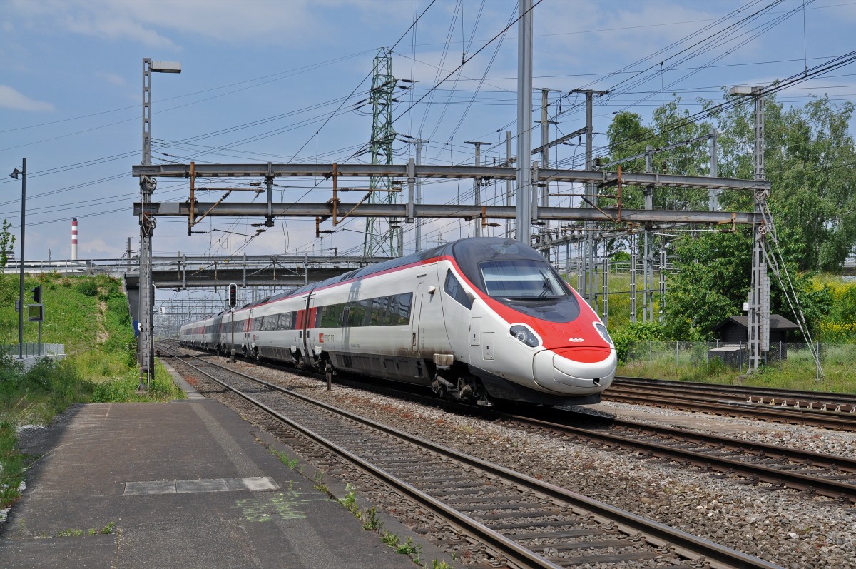 ETR 610 durchfährt den Bahnhof Muttenz. Die Aufnahme stammt vom 23.05.2015.