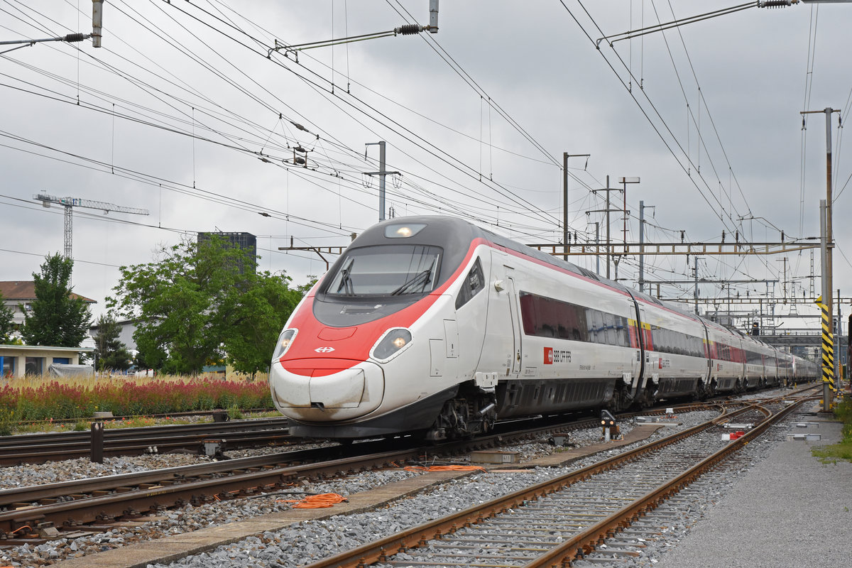 ETR 610 durchfährt den Bahnhof Pratteln. Die Aufnahme stammt vom 11.06.2019.