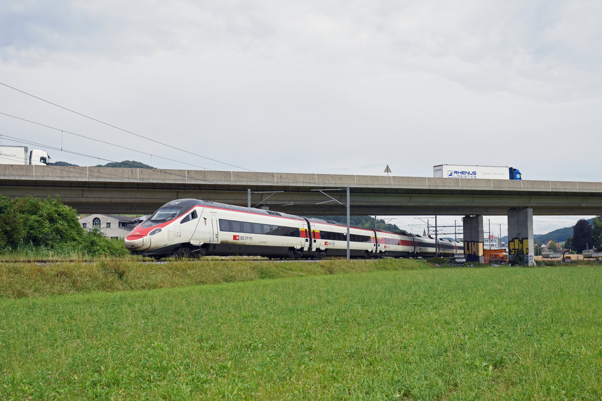 ETR 610 fährt Richtung Bahnhof Itingen. Die Aufnahme stammt vom 03.07.2018.