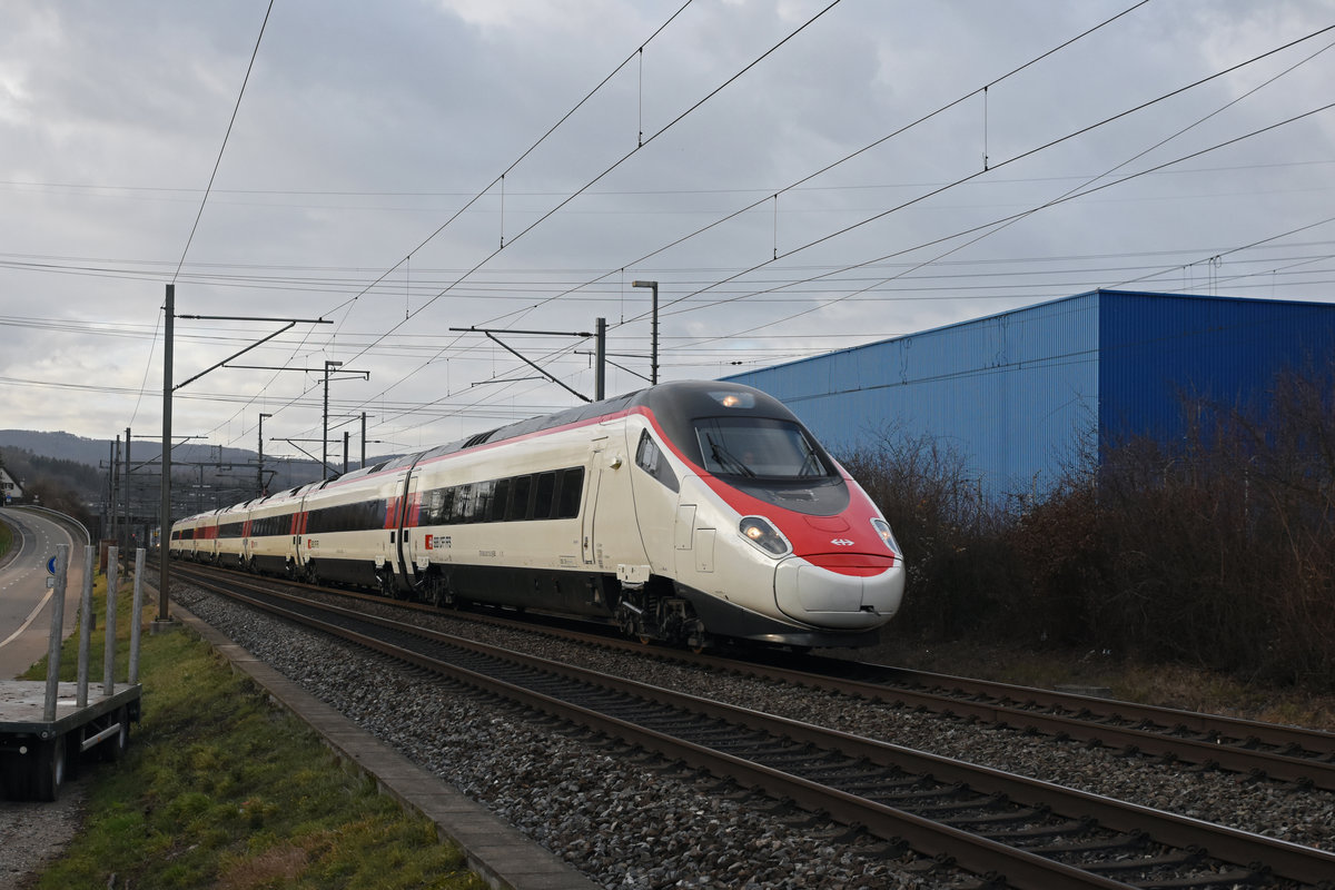 ETR 610 fährt Richtung Bahnhof Itingen. Die Aufnahme stammt vom 02.01.2019.

