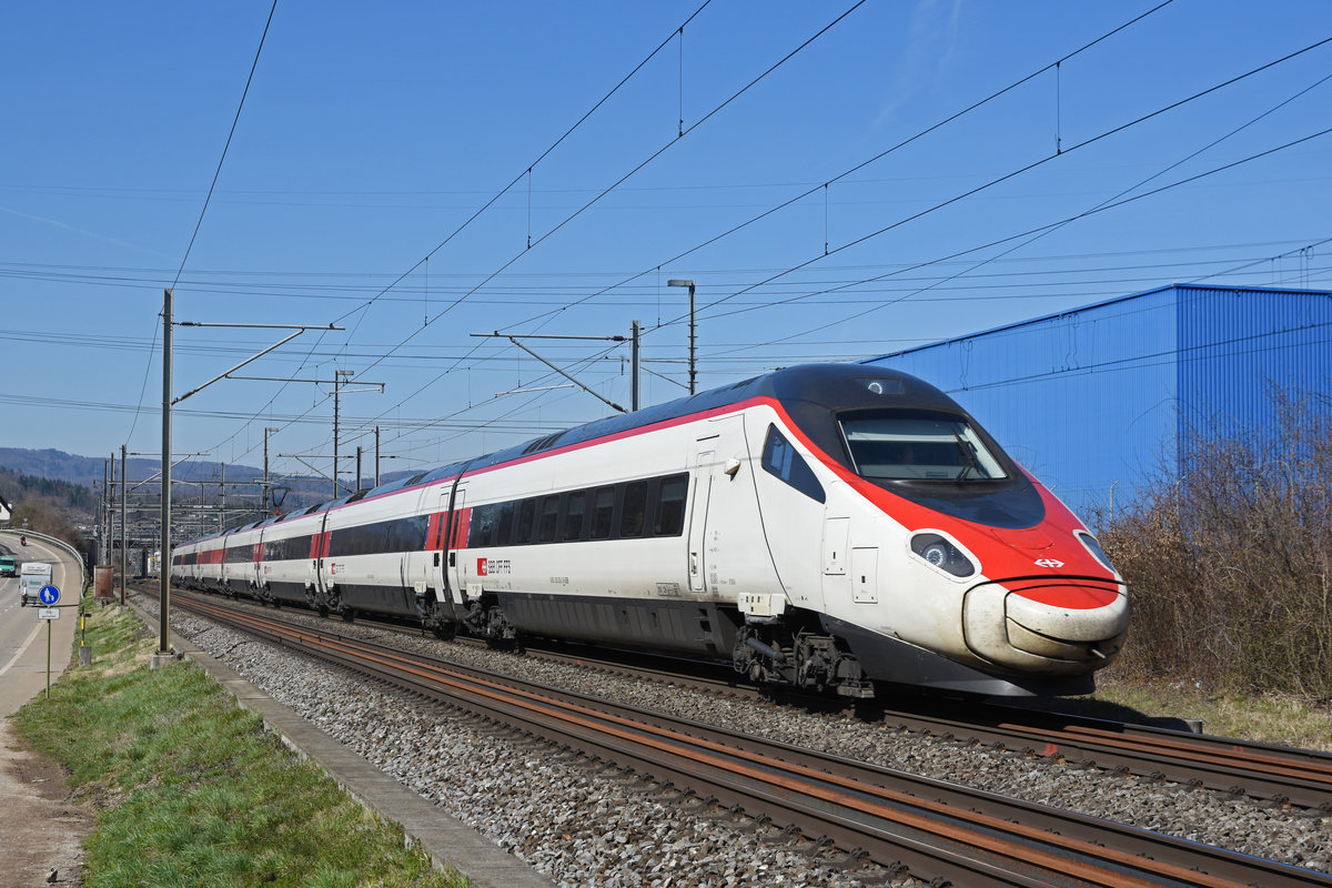 ETR 610 fährt Richtung Bahnhof Itingen. Die Aufnahme stammt vom 21.03.2019.