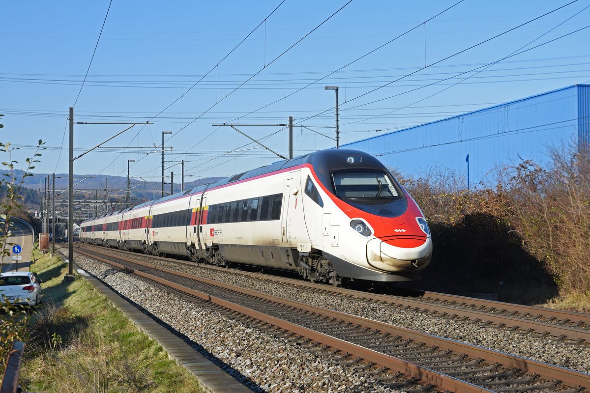 ETR 610 fährt Richtung Bahnhof Itingen. Die Aufnahme stammt vom 03.12.2019.