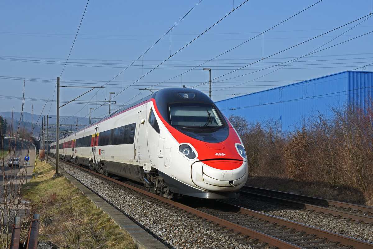 ETR 610 fährt Richtung Bahnhof Itingen. Die Aufnahme stammt vom 24.01.2020.