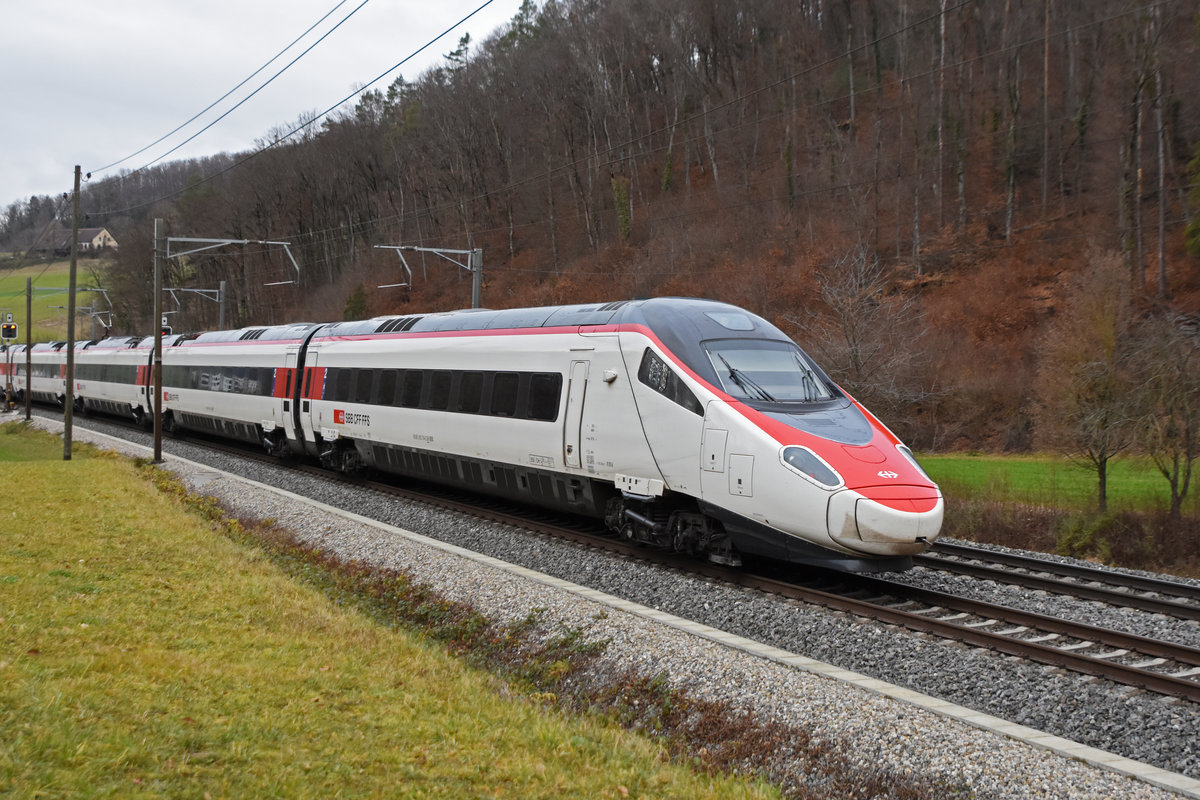 ETR 610 fährt Richtung Bahnhof Gelterkinden. Die Aufnahme stammt vom 23.12.2020.