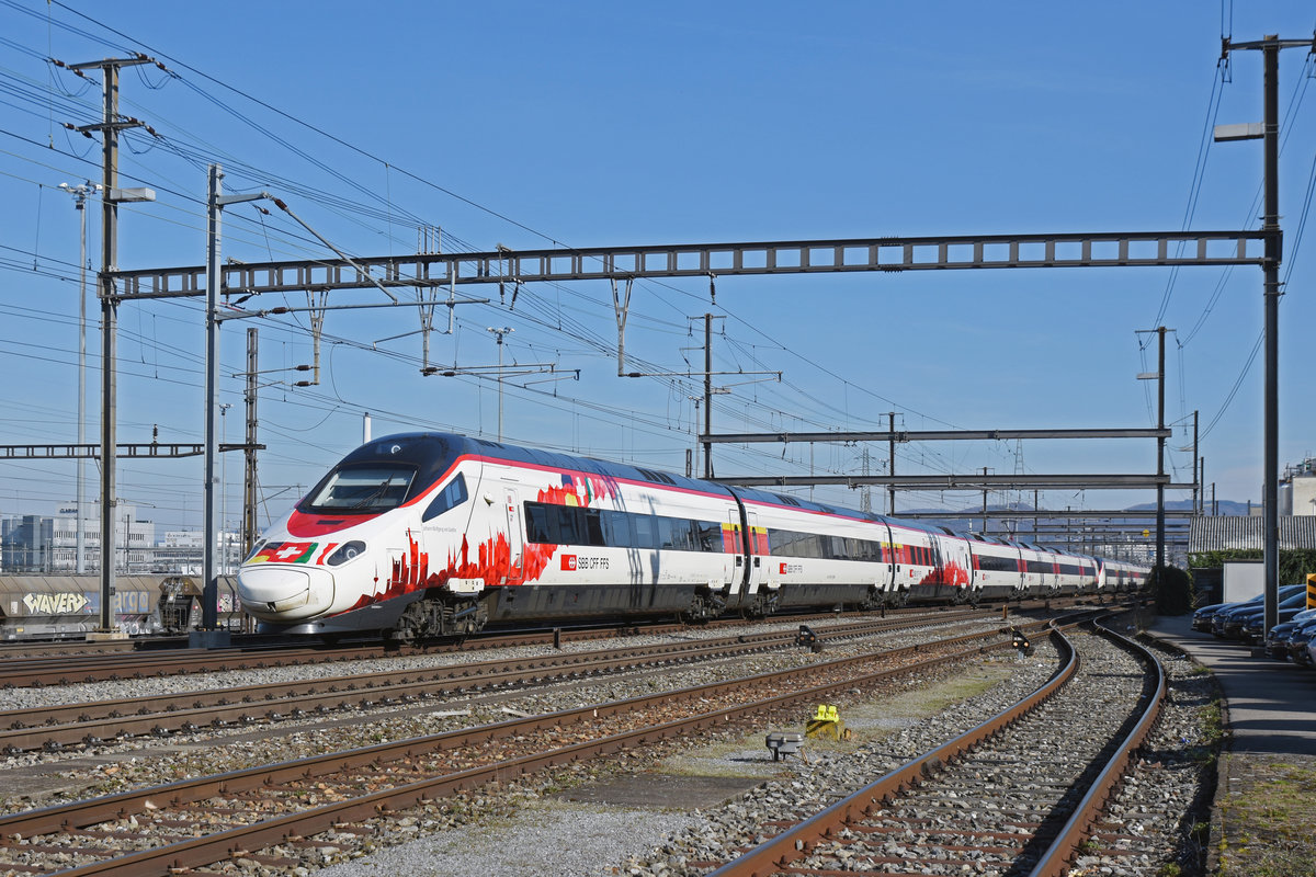 ETR 610 Johann Wolfgang von Goethe durchfährt den Bahnhof Muttenz. Die Aufnahme stammt vom 21.03.2019.