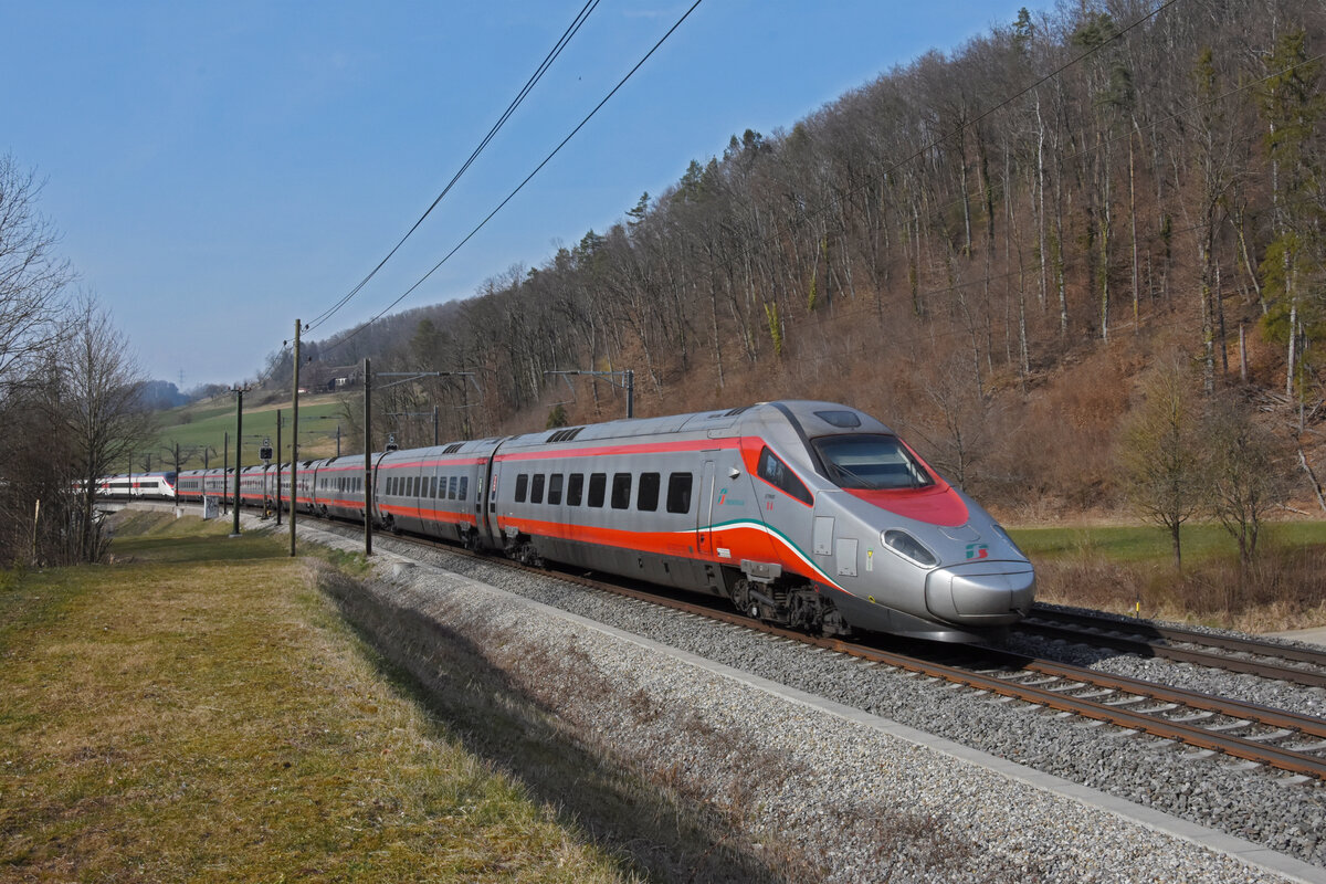 ETR 610 Nr.8 fährt Richtung Bahnhof Gelterkinden. Die Aufnahme stammt vom 12.03.2022.