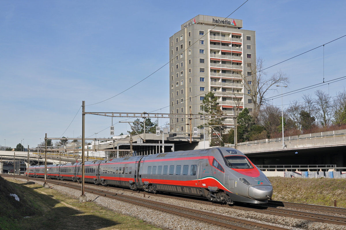 ETR 610 Trenitala Nr. 12 fährt Richtung Bahnhof SBB. Die Aufnahme stammt vom 24.01.2018.