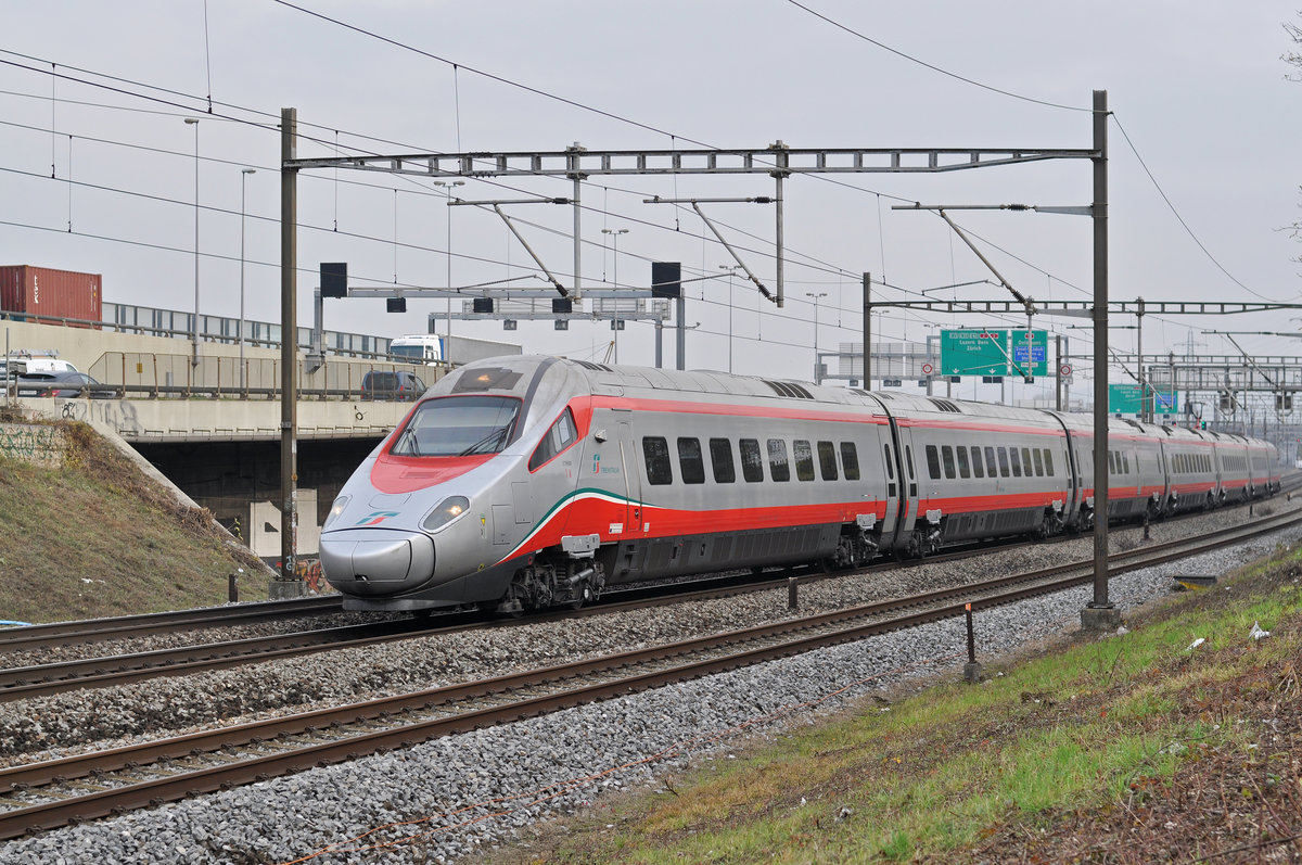 ETR 610 Trenitalia Nr. 1 fährt Richtung Bahnhof SBB. Die Aufnahme stammt vom 16.11.2017.