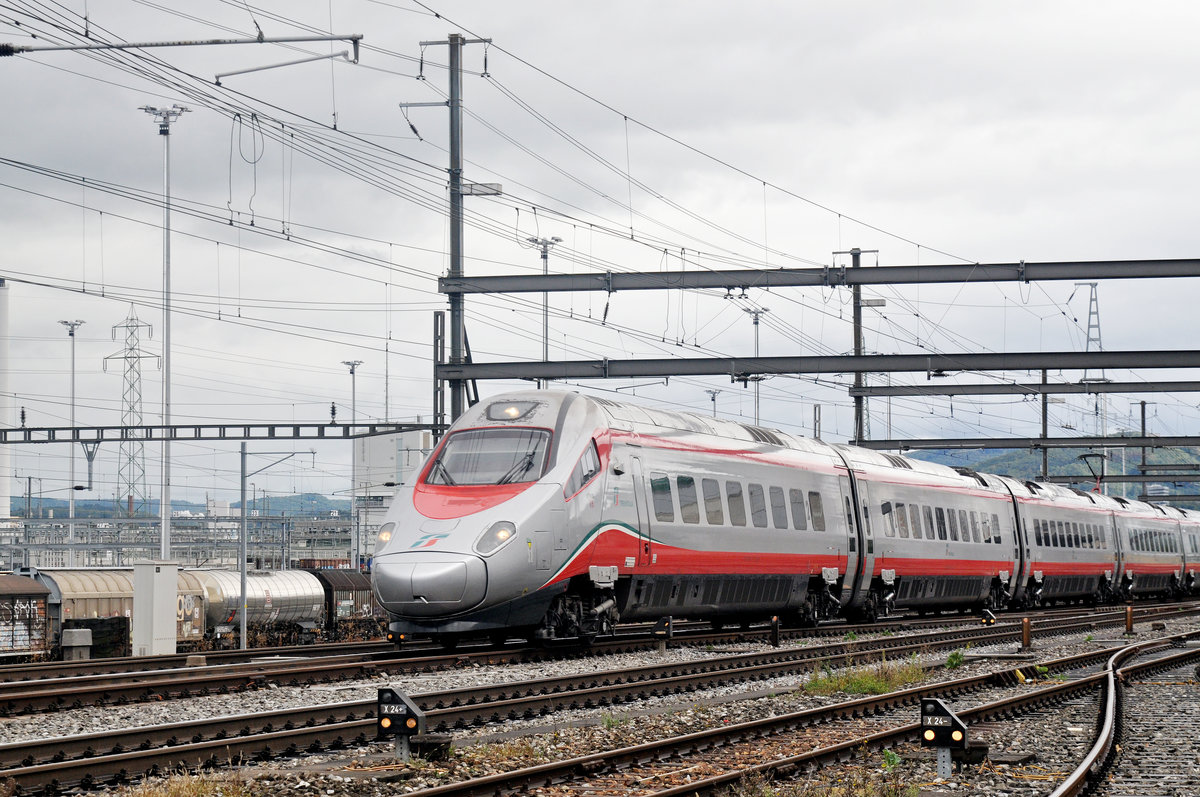 ETR 610 Trenitalia Nr. 11 durchfährt den Bahnhof Muttenz. Die Aufnahme stammt vom 14.09.2017.