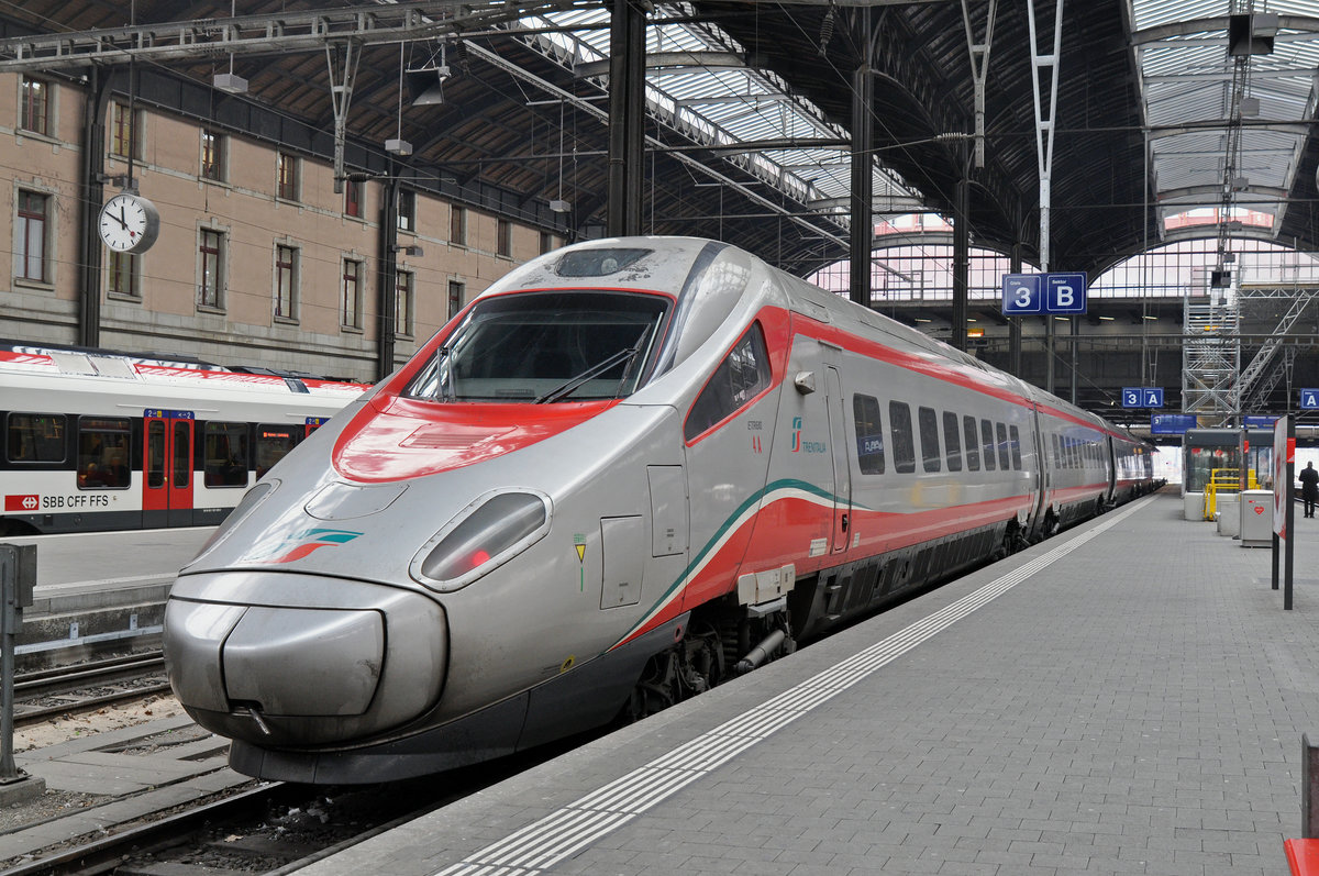 ETR 610 Trenitalia Nr. 11 wartet im Bahnhof SBB auf die Abfahrtszeit. Die Aufnahme stammt vom 01.03.2018.