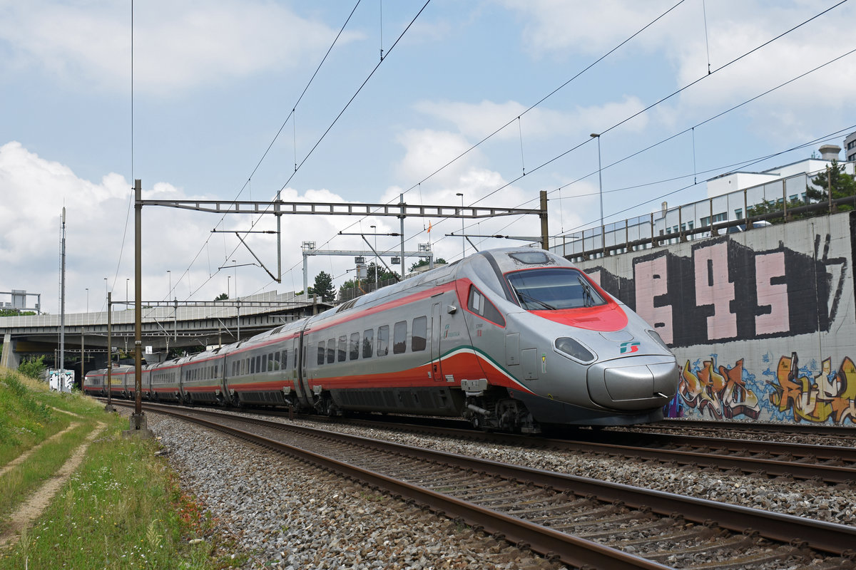ETR 610 Trenitalia Nr. 11 fährt Richtung Bahnhof Muttenz. Die Aufnahme stammt vom 08.06.2018.