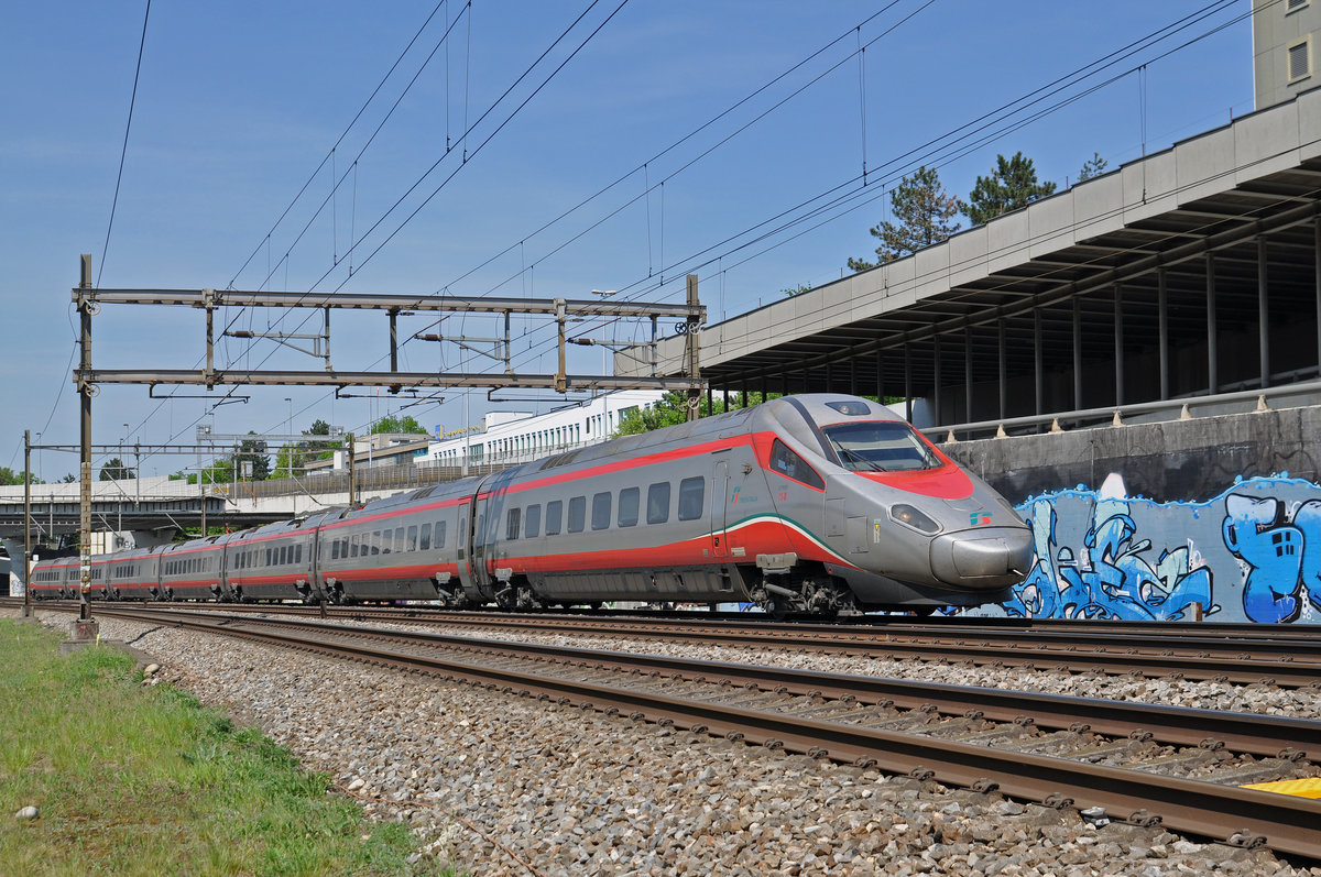 ETR 610 Trenitalia Nr. 12 fährt Richtung Bahnhof Muttenz. Die Aufnahme stammt vom 21.04.2018.