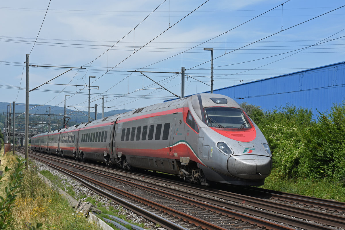 ETR 610 Trenitalia Nr. 12 fährt Richtung Bahnhof Itingen. Die Aufnahme stammt vom 17.07.2019.