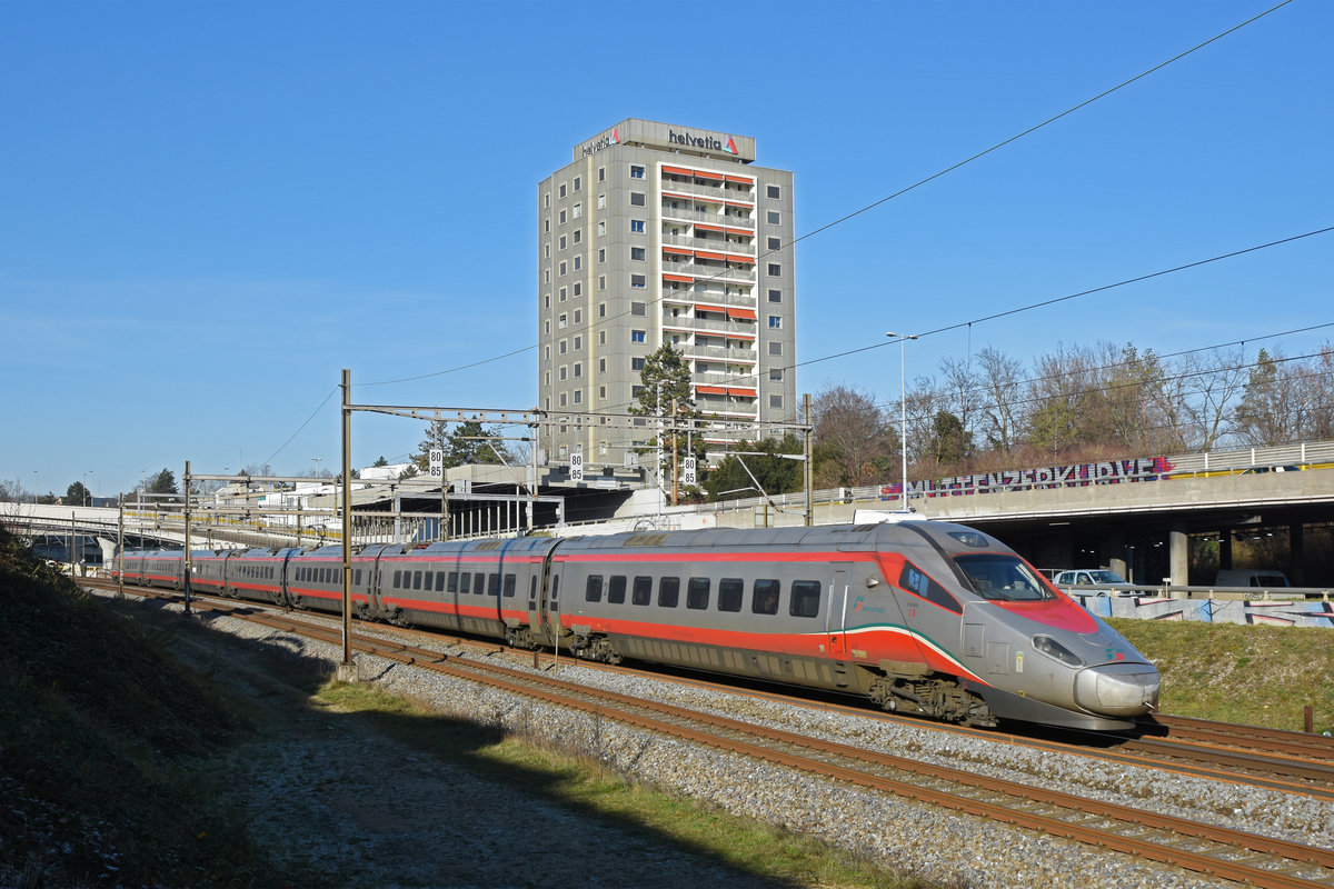 ETR 610 Trenitalia Nr. 2 fährt Richtung Bahnhof SBB. Die Aufnahme stammt vom 30.12.2019.