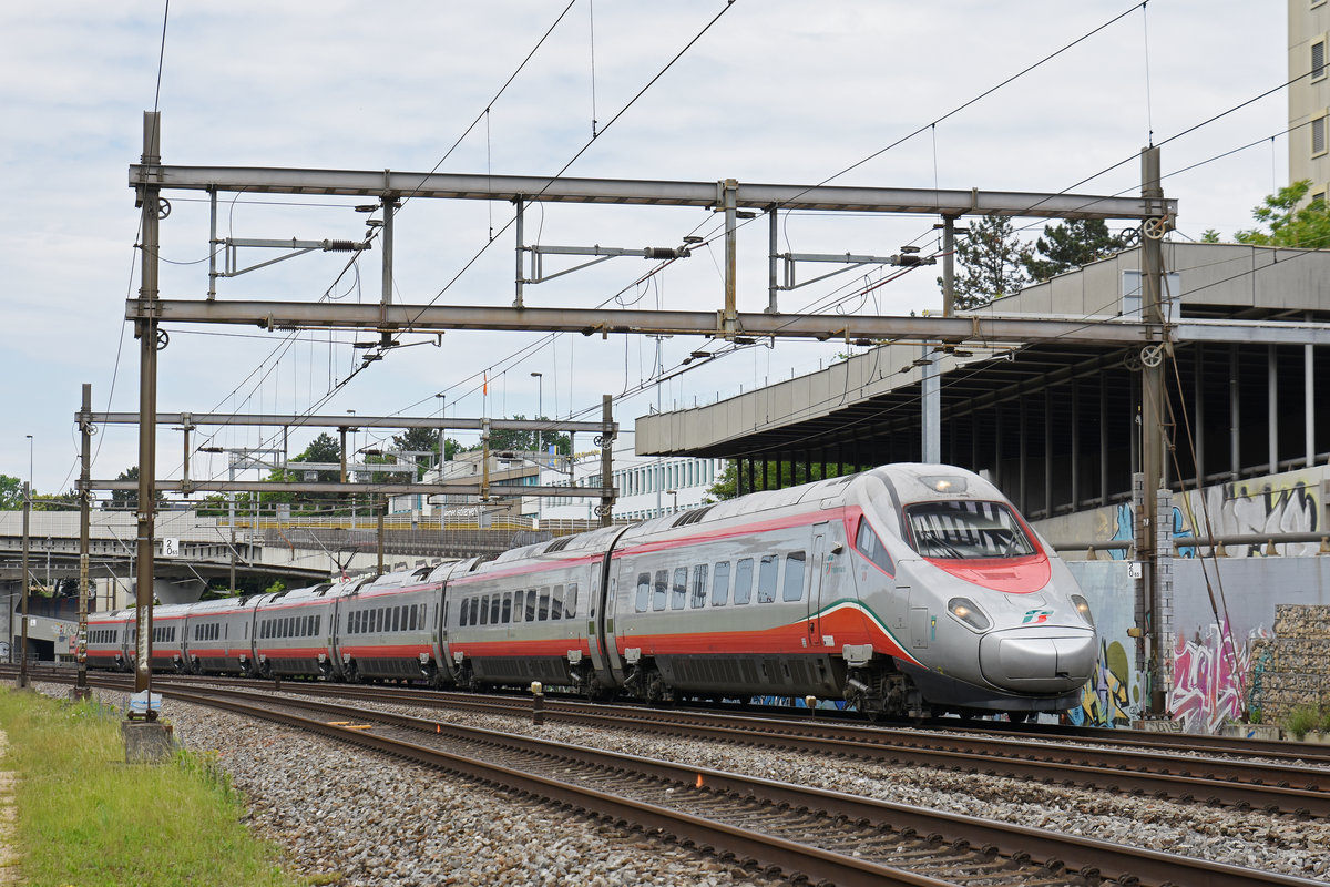ETR 610 Trenitalia Nr. 3 fährt Richtung Bahnhof Muttenz. Die Aufnahme stammt vom 21.05.2018.