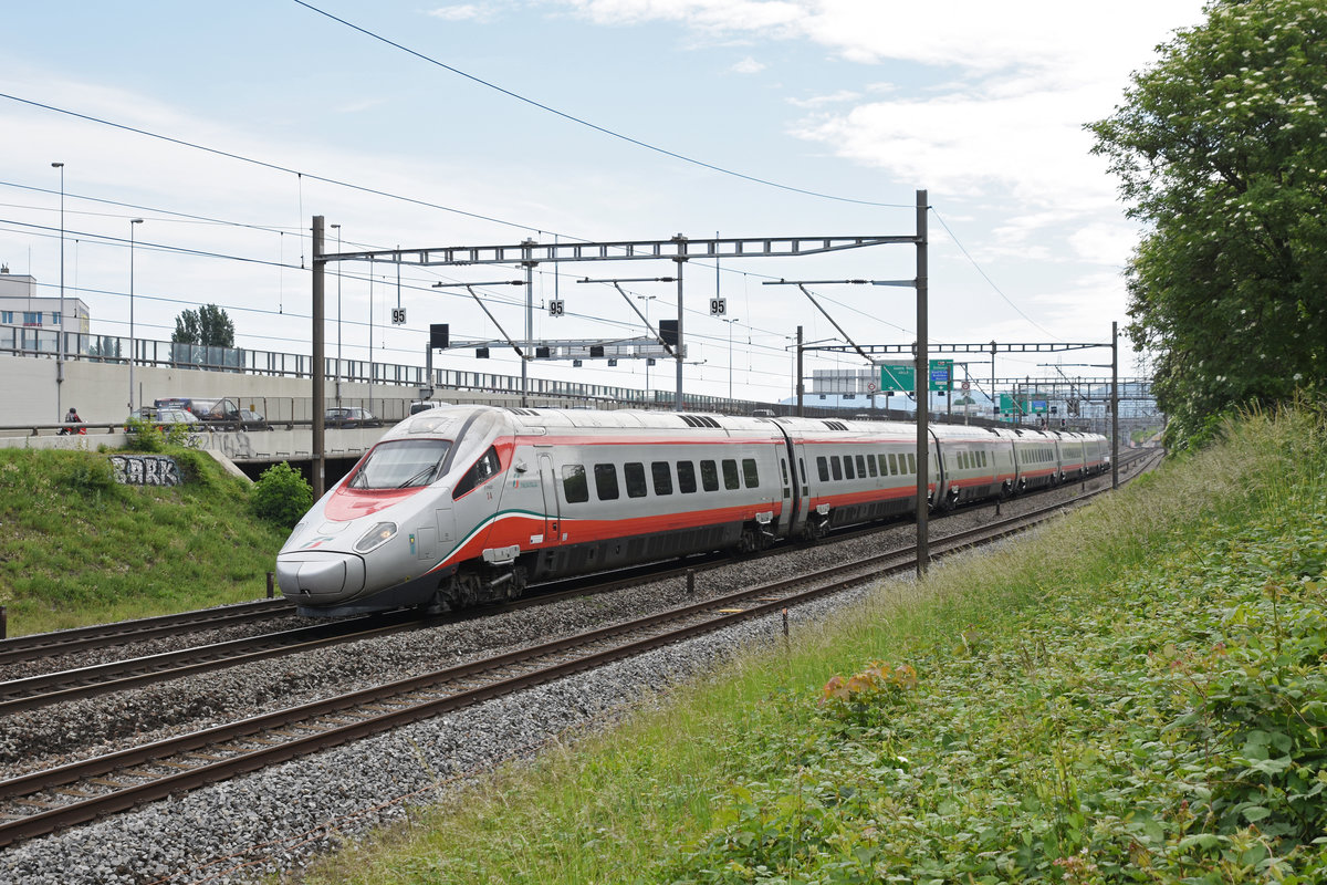 ETR 610 Trenitalia Nr. 3 fährt Richtung Bahnhof SBB. Die Aufnahme stammt vom 21.05.2018.