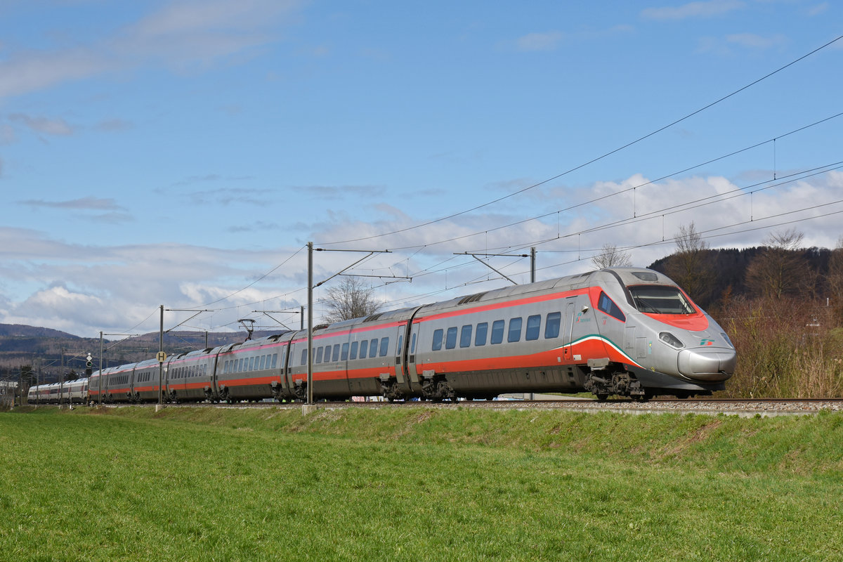 ETR 610 Trenitalia Nr. 3 fährt Richtung Bahnhof Itingen. Die Aufnahme stammt vom 18.03.2019.