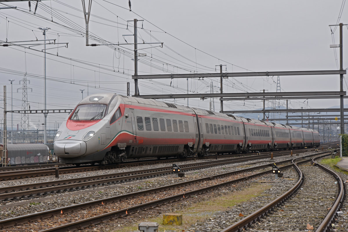ETR 610 Trenitalia Nr. 3 durchfährt den Bahnhof Muttenz. Die Aufnahme stammt vom 12.01.2020.