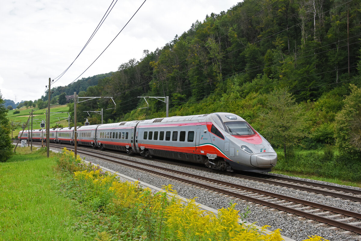ETR 610 Trenitalia Nr. 8, fährt Richtung Bahnhof Tecknau. Die Aufnahme stammt vom 28.08.2021.
