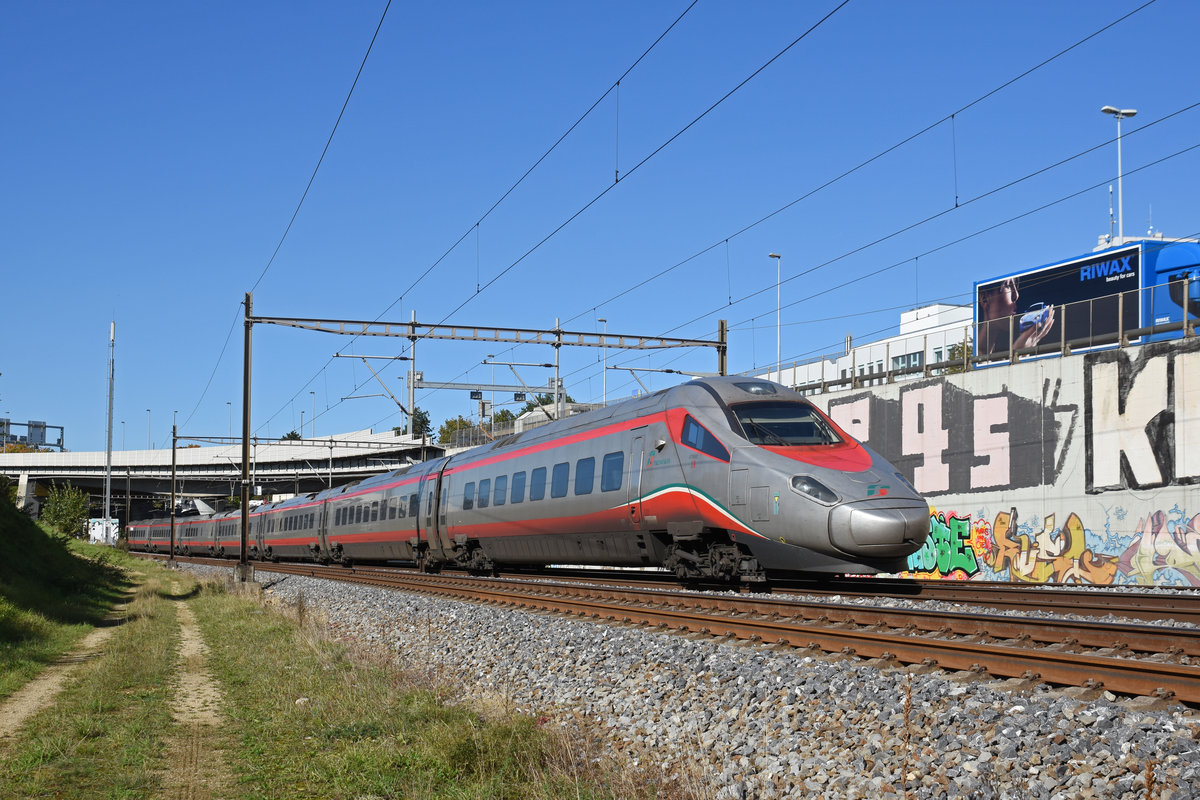 ETR 610 Trenitalia Nr.3 fährt Richtung Bahnhof Muttenz. Die Aufnahme stammt vom 16.10.2019.