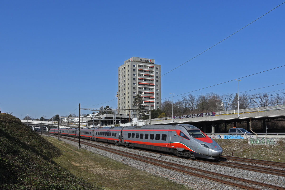 ETR 610 Trenitalia Nr.3 fährt Richtung Bahnhof Muttenz. Die Aufnahme stammt vom 25.02.2021.