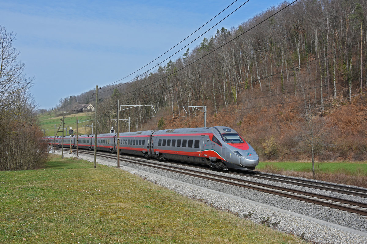 ETR 610 Trenitalia Nr.4 fährt Richtung Bahnhof Tecknau. Die Aufnahme stammt vom 26.02.2021.