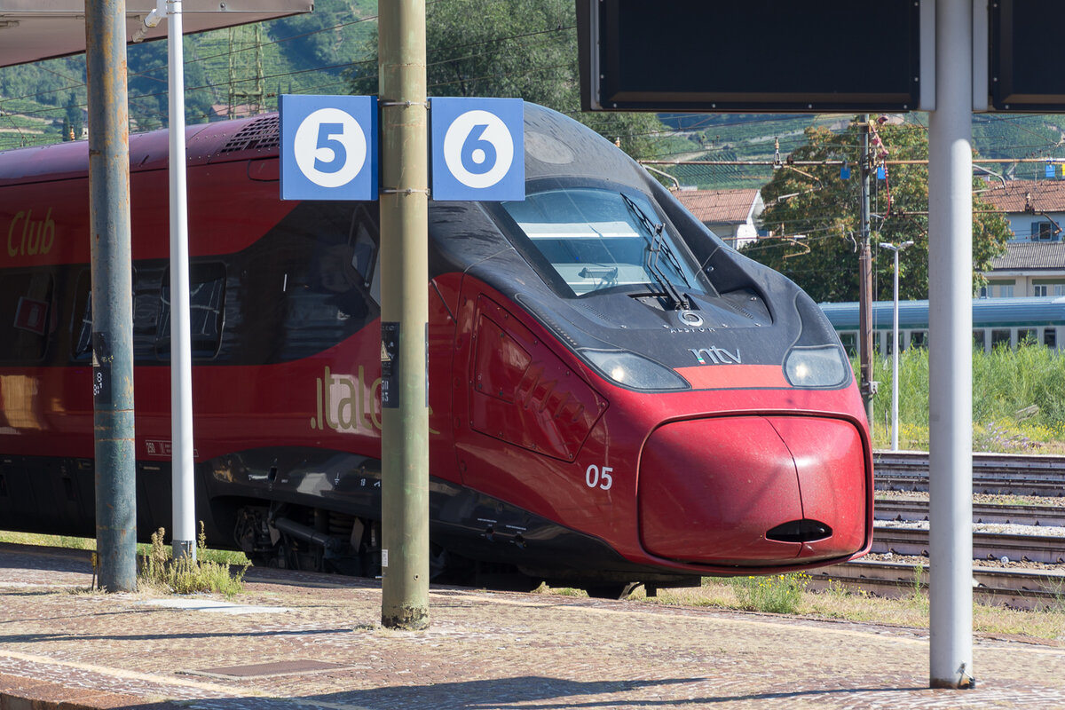 ETR 675 am 18.09.2021 um 12:52 Uhr auf Gleis 6 im Bahnhof Bozen.