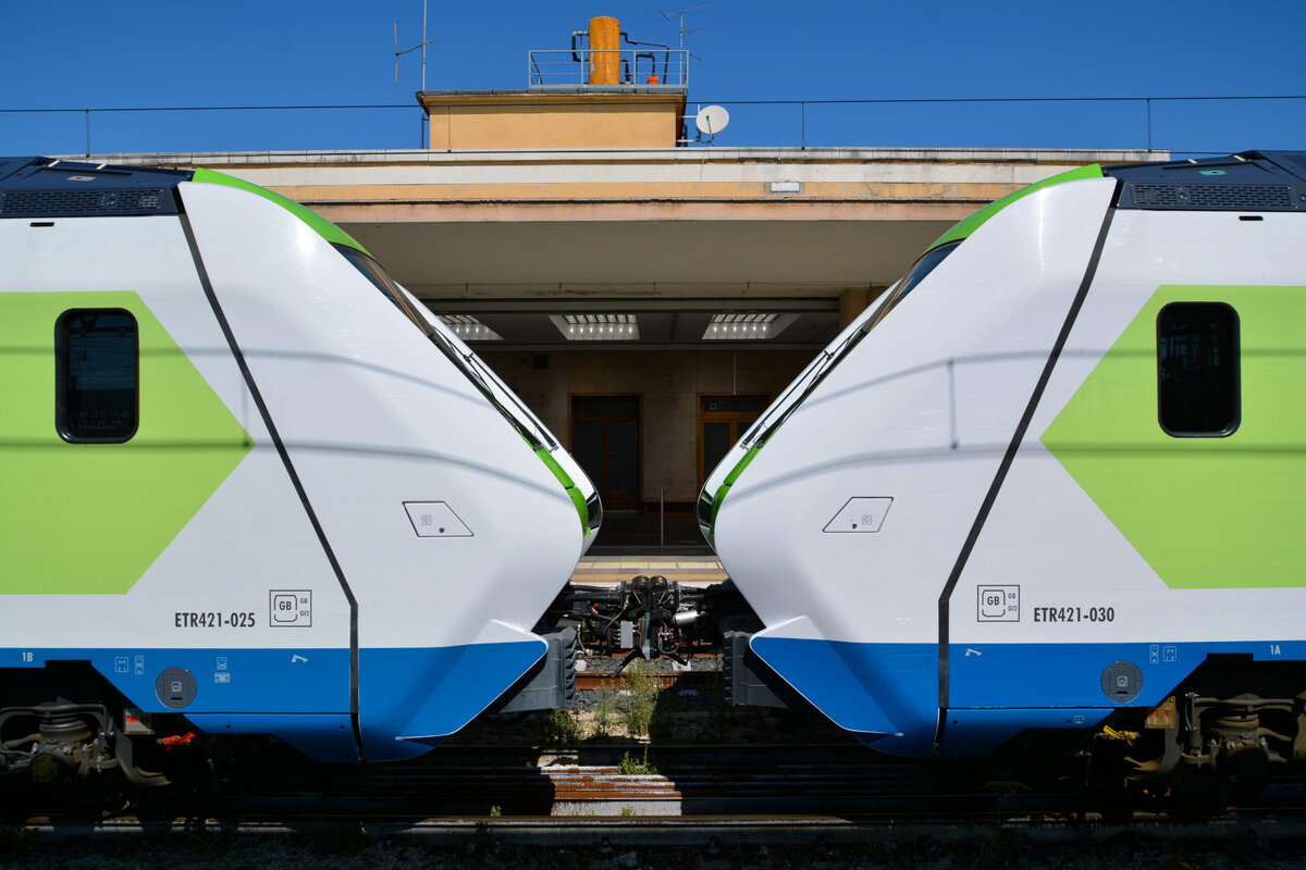 ETR421 025 & ETR421 030 in Verona Porta Nuova. 28.08.2021