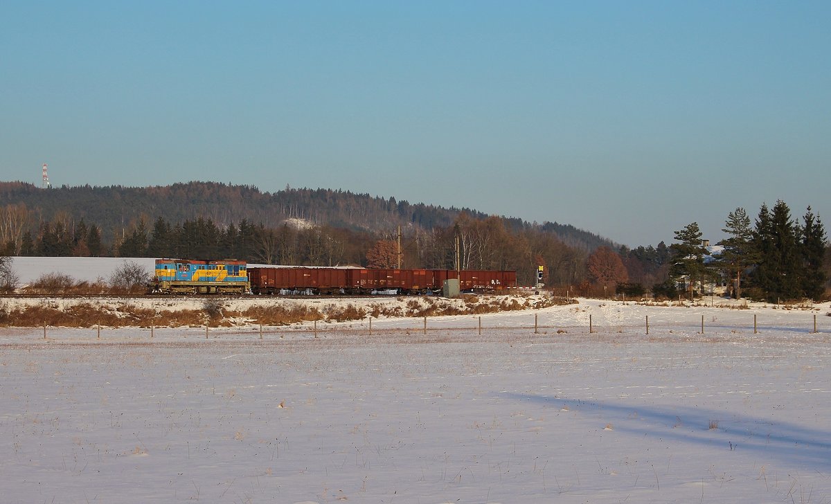 Etwas Abkühlung bei dem Wetter! 742 454-2 mit der Übergabe von Sokolov nach Cheb am 18.01.17 in Chotikov. 